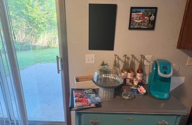 Charming 3-bedroom house close to campus with lots of amenities
