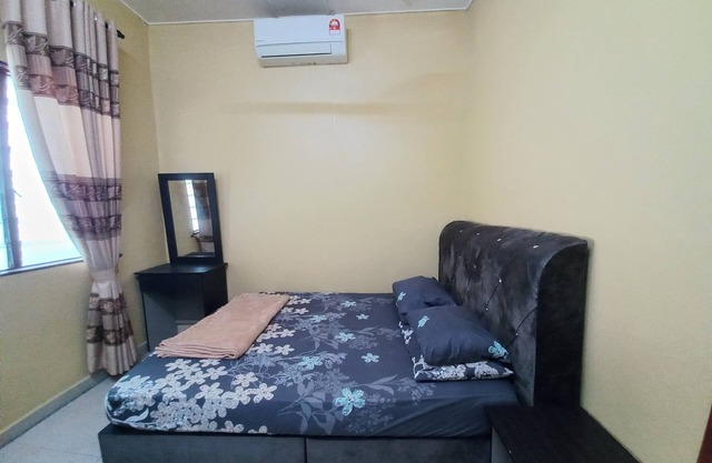 Charming 3-bedroom house with WiFi, AC, family-friendly in superb Shah Alam