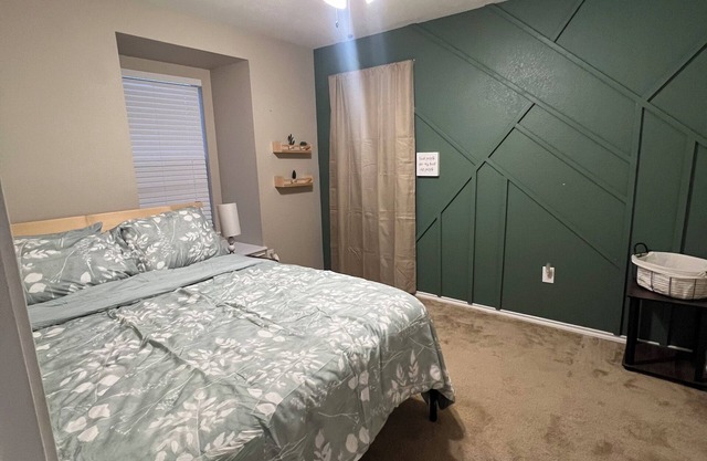 Charming 3-bedroom house with AC, WiFi in pleasant Del Valle. 5 min from COTA