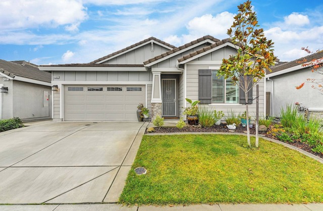 Charming 3-bedroom house with Hot Tub at the Sanctuary in West Roseville
