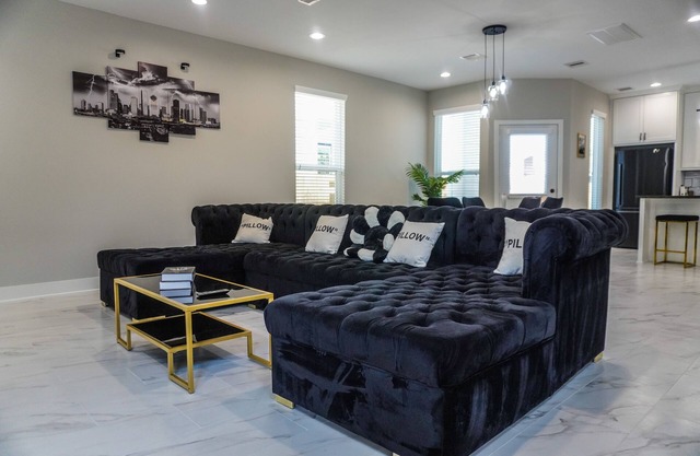 Charming 3 bedroom home, 10 minutes away from downtown Houston!