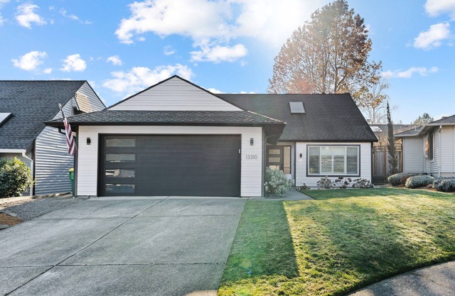 Charming 3 bedroom home in Tigard.. Near Parks, Trails and Progress Ridge!