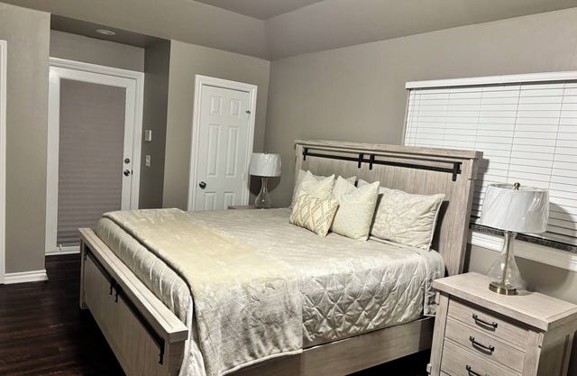 Charming 3-bedroom house with AC, WiFi in Del City