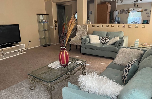 Charming 3-bedroom house with WiFi and AC in Maricopa
