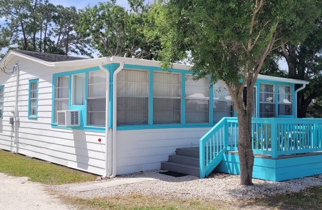 Charming 3-bedroom house Furnished with access to RV Park Use on IWC