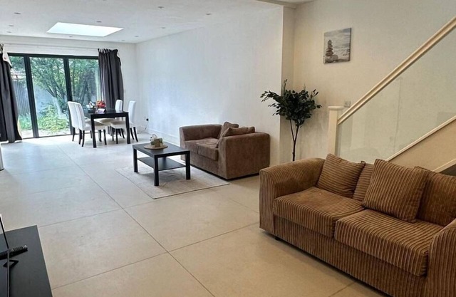 Charming 3 Bedroom House in West London