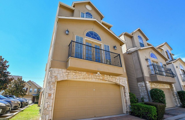 Charming 3-bedroom house with AC and WiFi in Houston