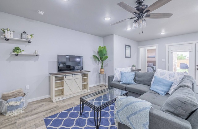 Charming 3-bedroom house near West End Shopping Center!