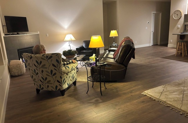 Charming 3-bedroom house in Redmond, Or with WiFi, AC and an RV parking space.