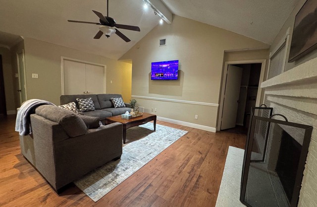 Charming 3 Bedroom House In Rowlett Near Lake