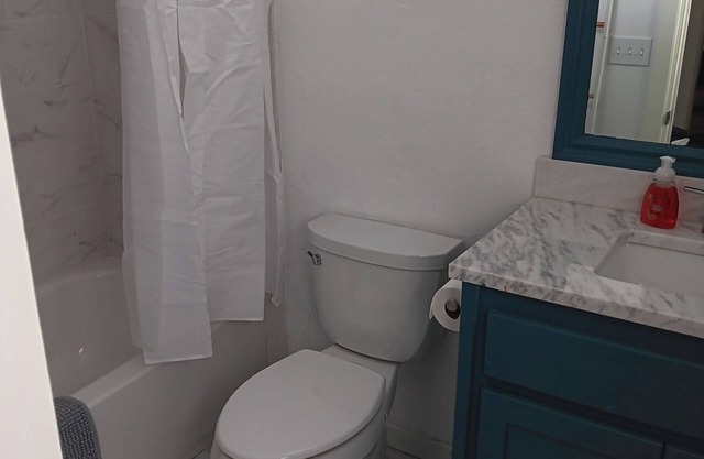 Charming 3-bedroom house in Shawnee with WiFi and AC
