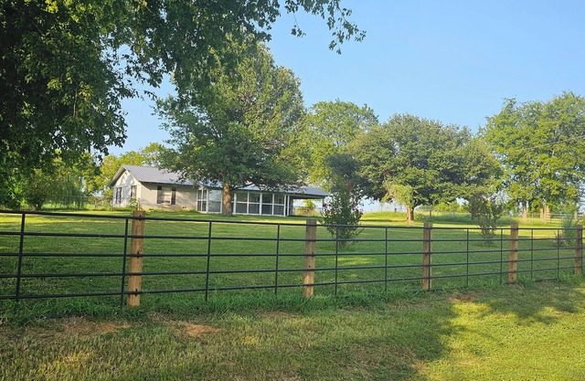 Charming 3-bedroom house with WiFi and AC in cool Canton