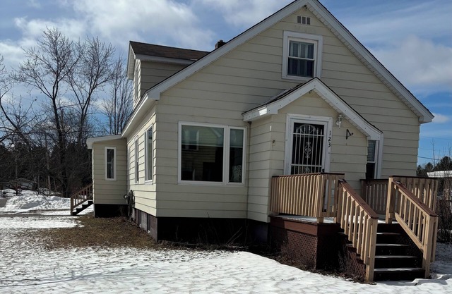 Charming 3-bedroom house with WiFi and AC in Gwinn