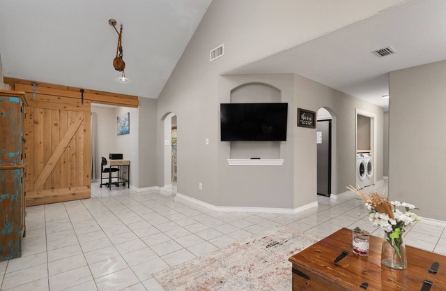 Charming 3-bedroom house with Tesla charger WiFi and AC in Olmito Tx