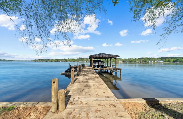 Charming 3-bedroom house on Big Water in Sparta