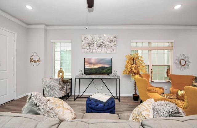 Charming 3-bedroom just 20 miles from Downtown Houston