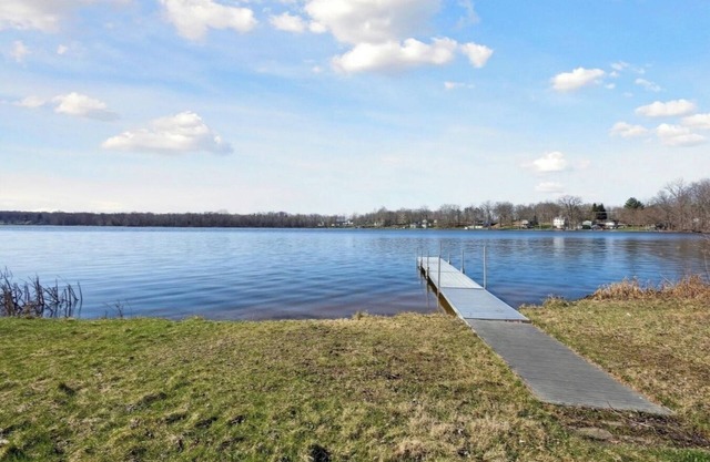 Charming 3-bedroom Lake House on Baseline Lake with WiFi AC in marvelous Allegan