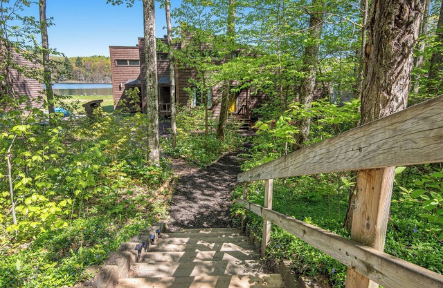 Charming 3-bedroom Lakefront Home - Tons of Amenities like Firepits and WiFi
