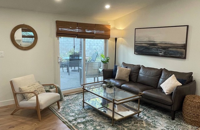 Charming 3-bedroom on quiet street 2 miles from Newport Coast