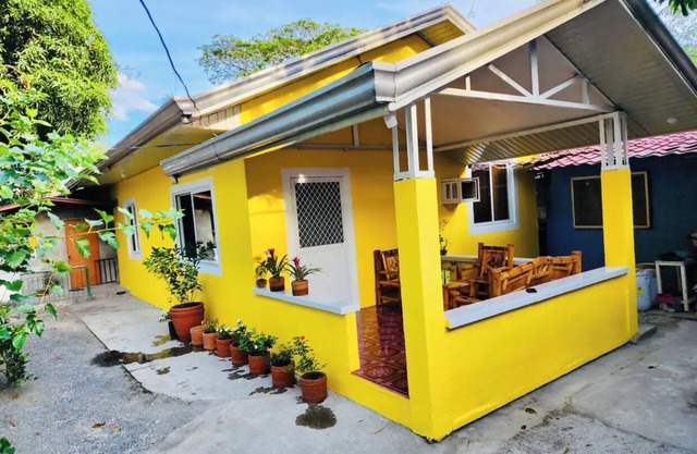 Charming 3-bedroom bungalow with WiFi and AC in pleasant Castillejos