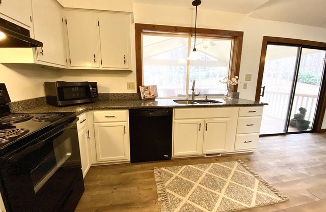 Charming 3-bedroom ranch in the heart of Raleigh