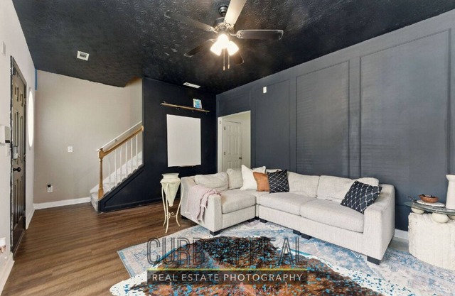 Charming 3-bedroom townhome and AC in Riverdale
