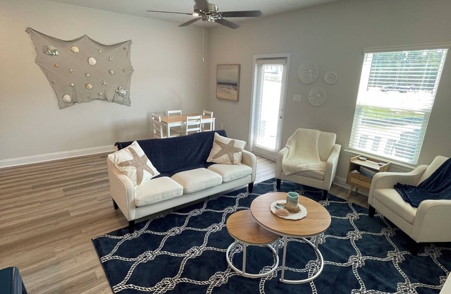 Charming 3-bedroom townhome in Gulfport, central location, WiFi, in home laundry