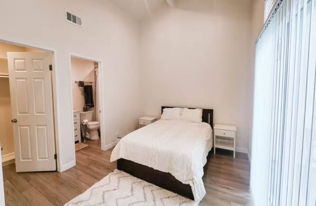 Charming 3-bedroom townhome Central to Amusement Parks, with AC, WiFi