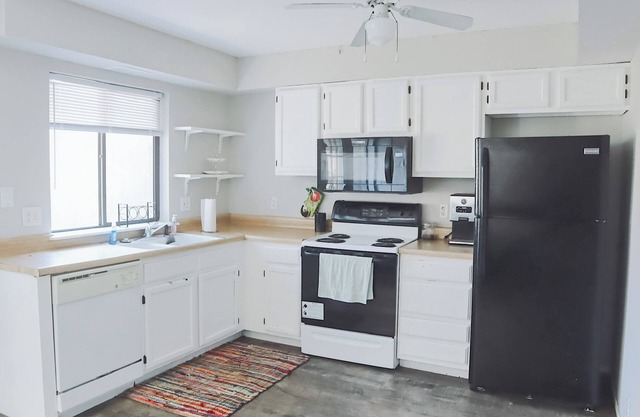 Charming 3-bedroom townhome in Edmond. Entire unit. Easy Check-out Instructions