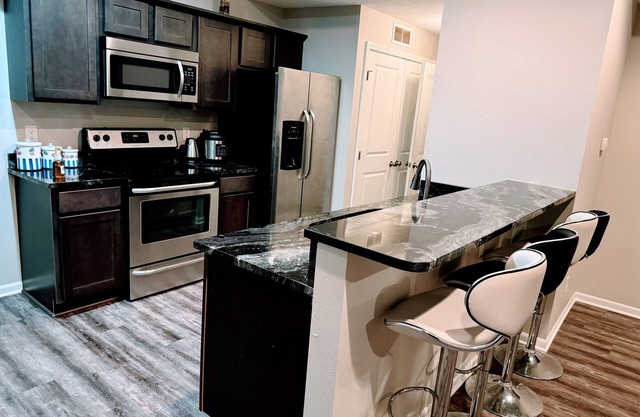 Charming 3-bedroom townhome in Grimes with WiFi and AC