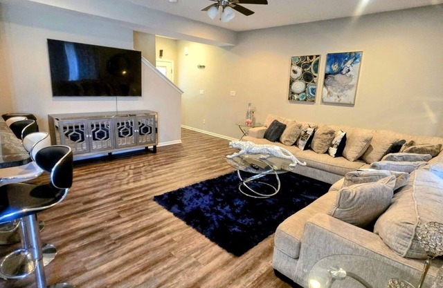 Charming 3-bedroom townhome with AC and WiFi in Grimes Weekly discount is 10%