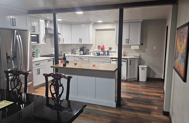 Charming 3-bedroom house in fabulous Albuquerque with WiFi, AC