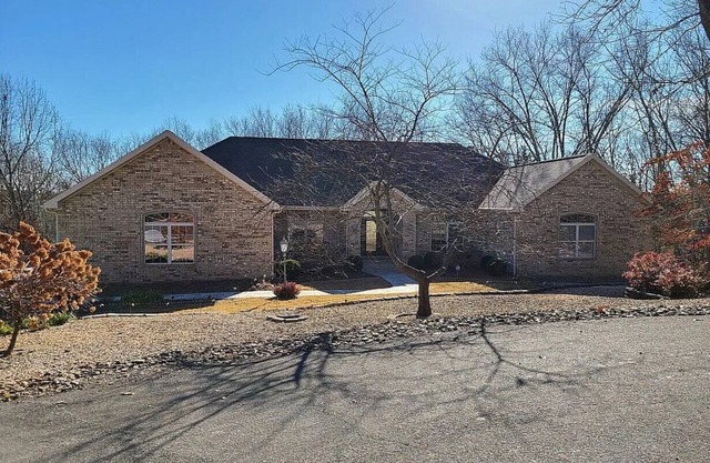 Charming 3-bedroom house in lovely Bella Vista with Pool & Hot Tub