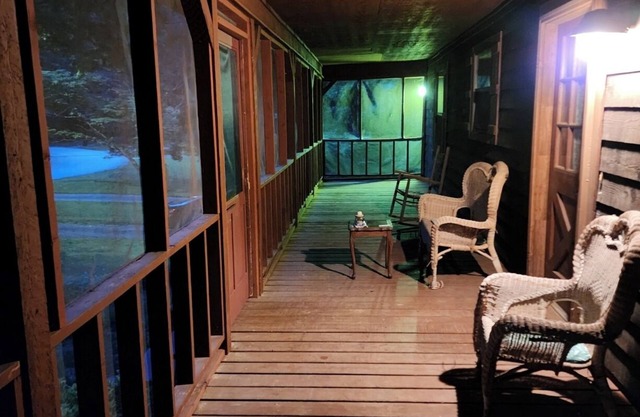 Charming 3-bedroom house with WiFi and AC in Douglasville