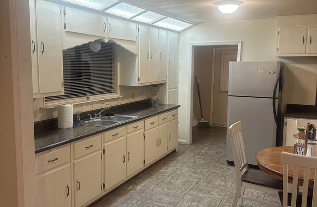 Charming 3-bedroom house with AC and WiFi in quaint Fort Sumner