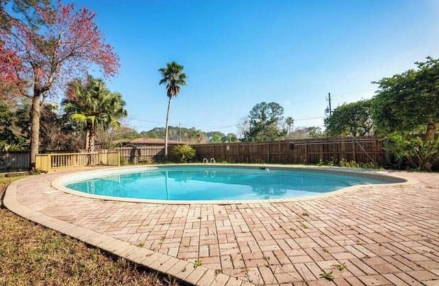 Charming 3-bedroom cottage in wonderful Jacksonville with AC