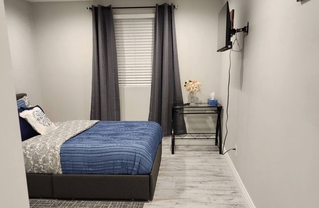 Charming 3-bedroom house with WiFi and AC in gorgeous Los Angeles