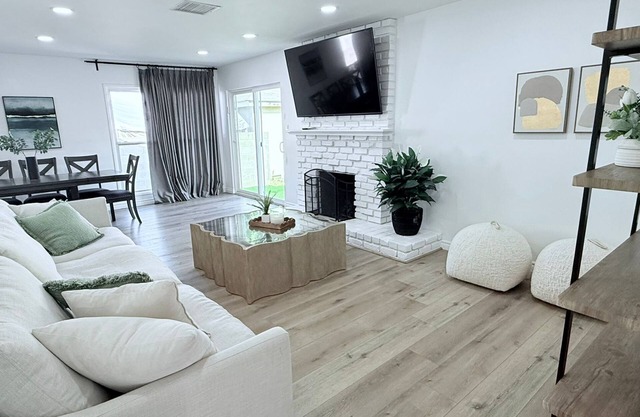 Charming 3-bedroom house with WiFi and AC in enjoyable Los Angeles