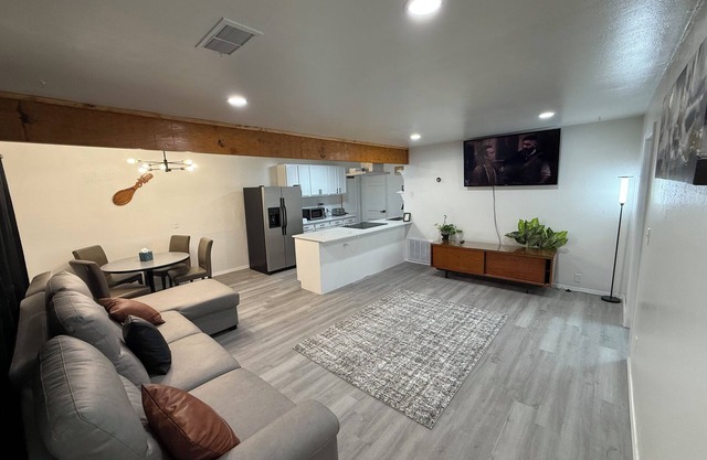 Charming 3-bedroom with WiFi and AC in Midwest City