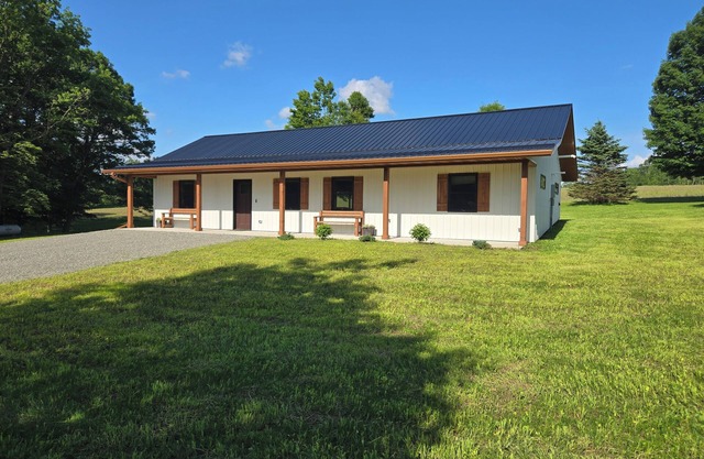 Charming 3-bedroom house in Neillsville with WiFi, AC and on ATV trails