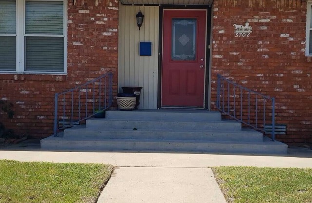 Charming 3-bedroom house in brilliant Oklahoma City with AC, WiFi