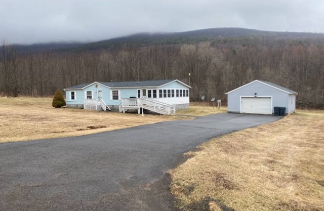 Charming 3-bedroom mobile home with AC, WiFi in peaceful Prattsville