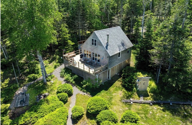 Charming 3-bedroom cottage in beautiful Roque Bluffs