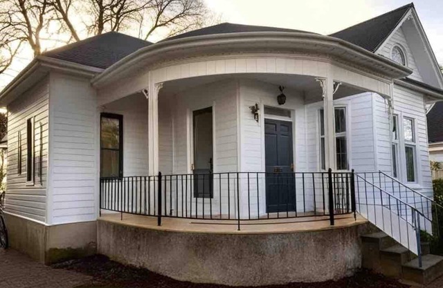 Charming 3-bedroom house in San Antonio with WiFi and AC