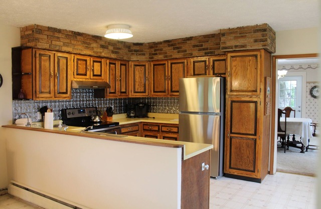 Charming 3-bedroom farmhouse just 5 minutes outside the village of Skaneateles.