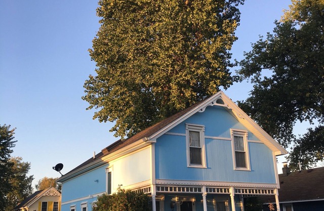Charming 3-bedroom cottage in fabulous Sodus Point.