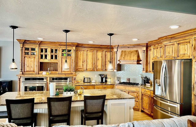 Charming 3-bedroom house! 15 mins to Ski resorts or trails for hiking.