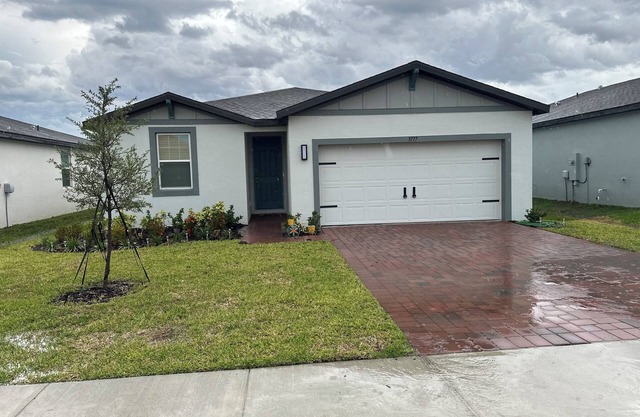 Charming 3-bedroom house with WiFi and AC in Winter Haven 5Mi Legoland