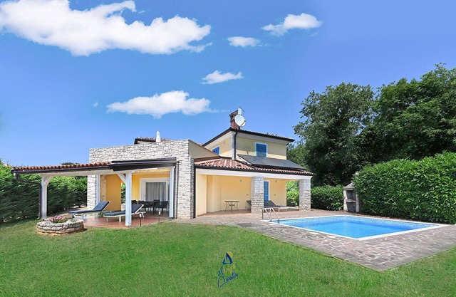 Encantadora villa oasis de 3 dormitorios para 6 personas con piscina, cerca de las playas