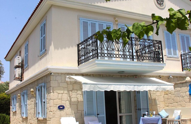 Charming 3-bedroom Villa & Private Pool in Tranquil Olive Tree Garden
